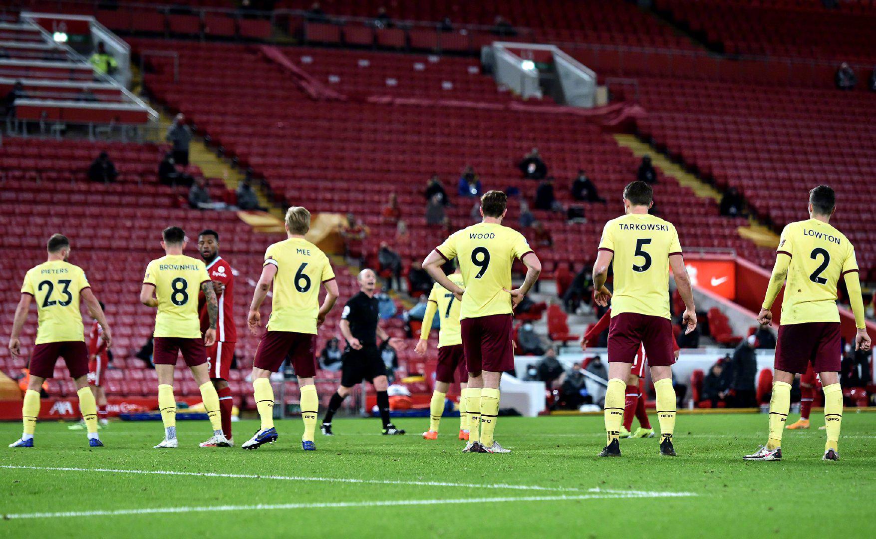 持沉着冷静 持沉着冷静